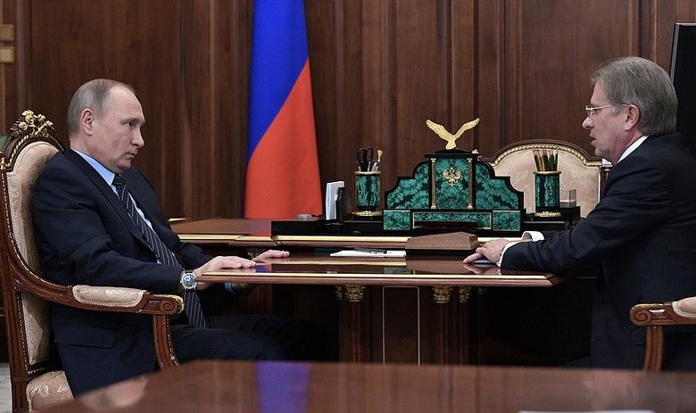 Встреча президента РФ Владимира Путина с главой компании «Аэрофлот» Виталием Савельевым