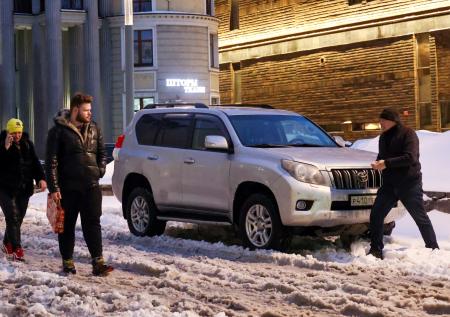 Автоэксперт объяснил, какие реагенты наиболее опасны для кузова