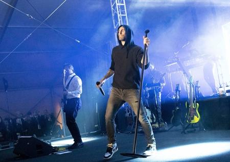 Провальное выступление Maroon 5 увеличило продажи их песен