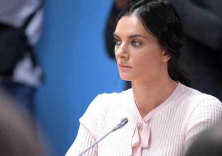 Телезрители потребовали убрать Исинбаеву из жюри «Ледникового периода»