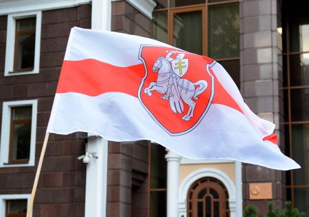 Флаг Белоруссии на ЧМ по хоккею заменили на бело-красно-белый