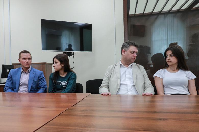 Крестина и Ангелина Хачатурян