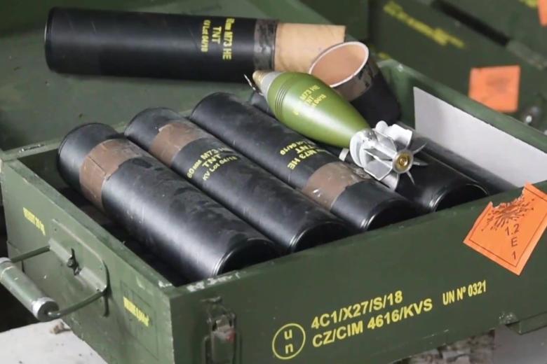 Ящики с минометными снарядами M73 HE