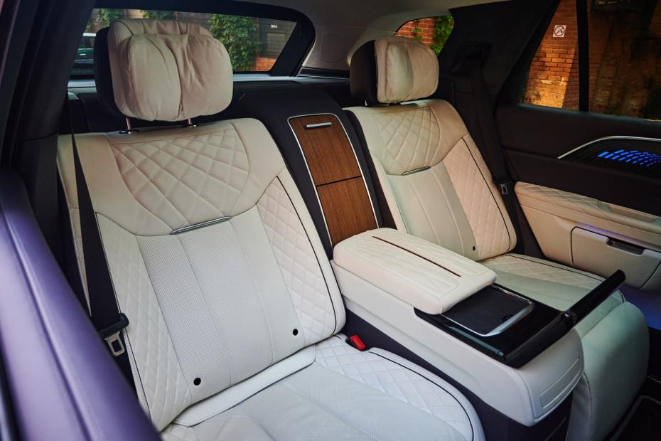 Интерьер Hongqi E-HS9