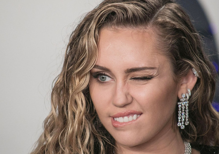 Майли Сайрус поставила точку после слухов о своей помолвке