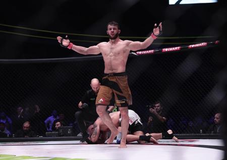 Абдурахманов задушил Мясникова и остался чемпионом ACA в среднем весе