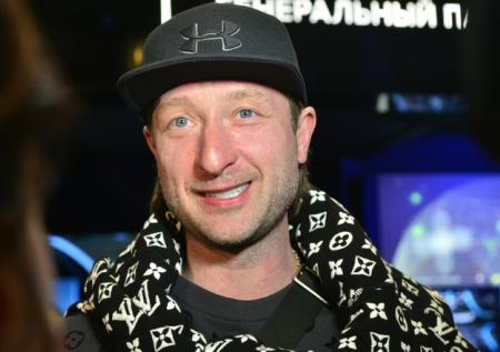 Плющенко похвалился коляской за €3800 для младшего сына