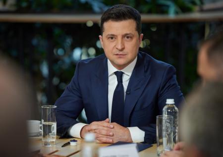 Зеленский опроверг сообщения о введении военного положения на Украине