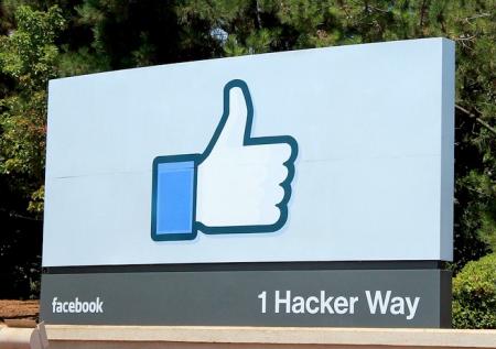 Facebook показала прототип браслета для виртуальной реальности