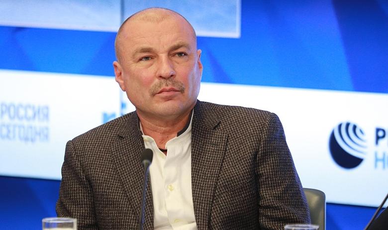 Тренер по фигурному катанию Александр Жулин