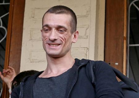 Задержанный в Париже российский художник не просил помощи у посольства