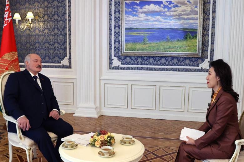 Александр Лукашенко даёт интервью китайским СМИ — информационному агентству Синьхуа и Медиакорпорации Кита