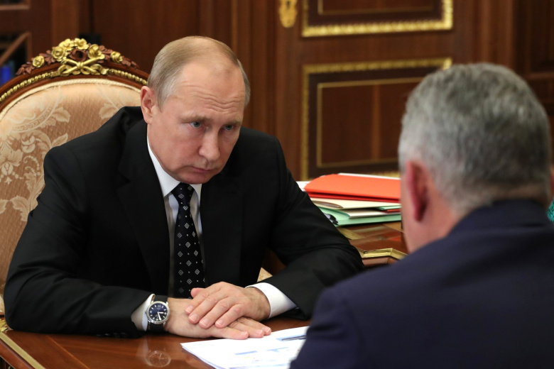 Президент РФ Владимир Путин с министром обороны Сергеем Шойгу