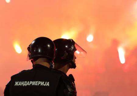 В Белграде задержали десятки людей в ходе митингов против гей-парада