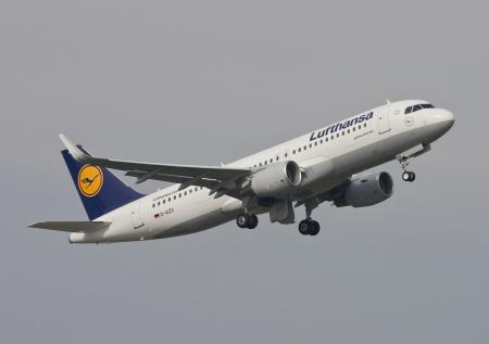 СМИ: Lufthansa намерена предложить пассажирам делать тесты на COVID-19