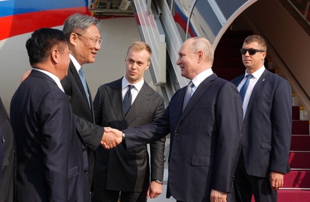 «Будет главным гостем»: зачем Путин прибыл на форум «Один пояс — один путь»