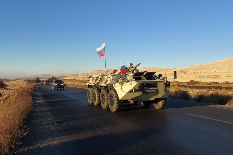 Российский военный конвой на шоссе М5 по пути из Дамаска в Латакию