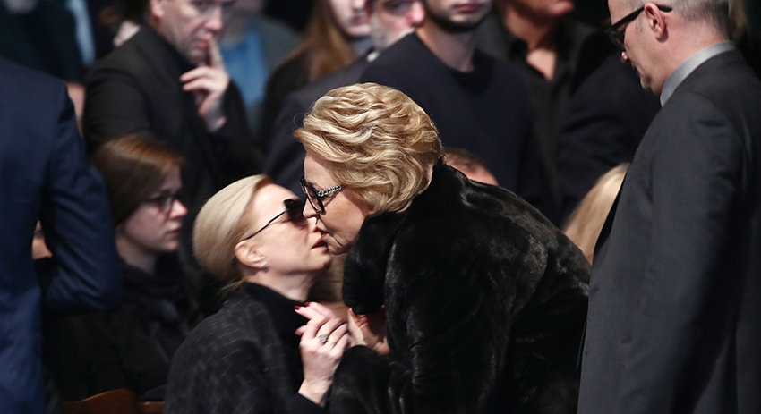 Вдова Олега Табакова актриса Марина Зудина и спикер Совета Федерации РФ Валентина Матвиенко (слева направо)