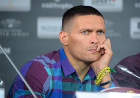 Усик объяснил, почему уехал с Украины
