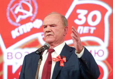 Спас Россию от гражданской войны: в чем секрет популярности Зюганова