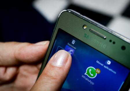 WhatsApp добавил в Android-версию разблокировку по отпечатку