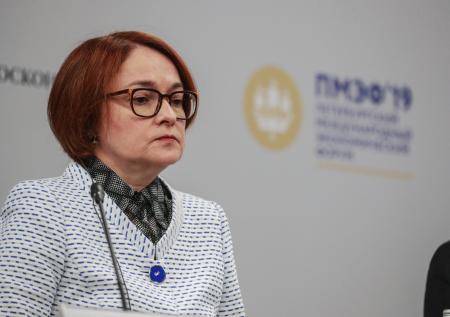 Рублю под дых: ЦБ резко понизил ключевую ставку 
