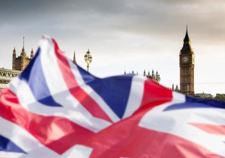 Лейбористы обходят оппонентов на выборах в Британии