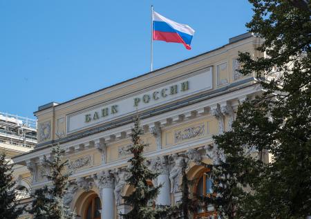 Центробанк продал валюту на 10,2 млрд рублей