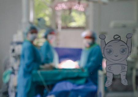 В Роспотребнадзоре назвали опасный симптом COVID-19 у детей