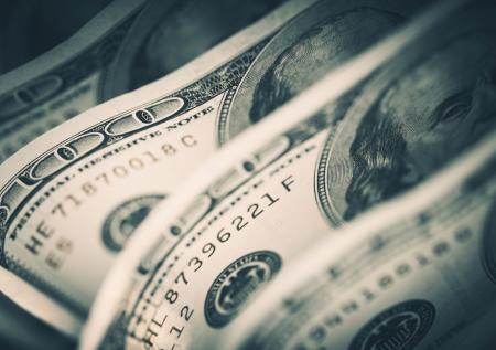 Россиянам посоветовали покупать валюту на фоне снижения курса рубля