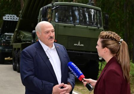 «Пусть враги, Оля, трепещут»: Лукашенко поведал Скабеевой о местах для ТЯО