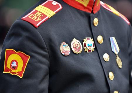 Комендант училища подставил беспорядком суворовца и попал на видео