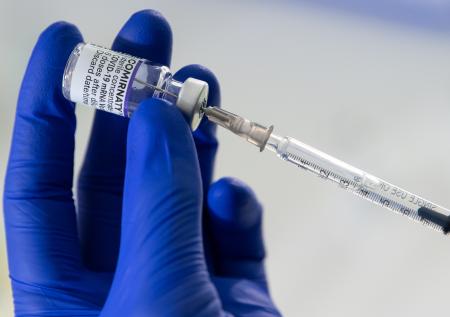Pfizer: людям придётся вакцинироваться от COVID-19 каждый год