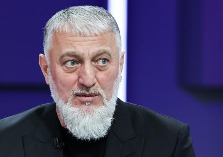 Делимханов напомнил, как нужно одеваться православным женщинам