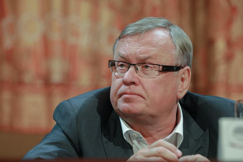 Андрей Костин