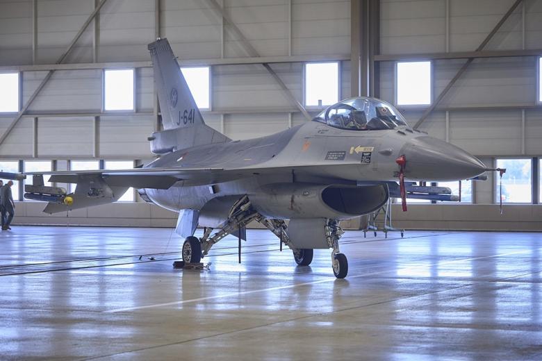 Истребитель F-16