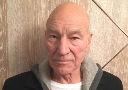 Актёр «Людей Икс» зачитал Шекспира для сидящих на карантине