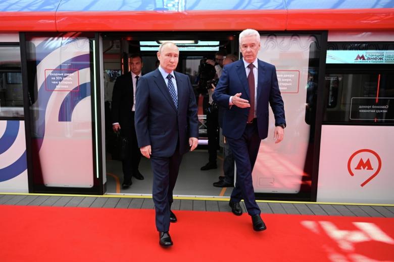 Президент России Владимир Путин и мэр Москвы Сергей Собянин