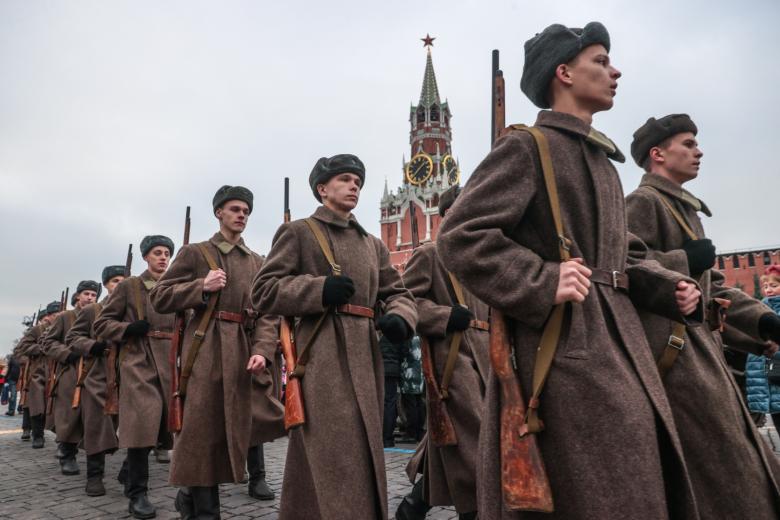 Театрализованная постановка в интерактивном музее, посвященном истории обороны Москвы на Красной площади в Москве