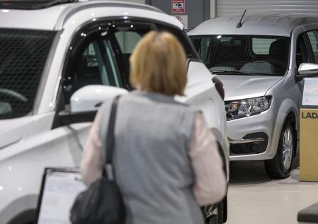Склады российских дилеров «пухнут» от избытка авто