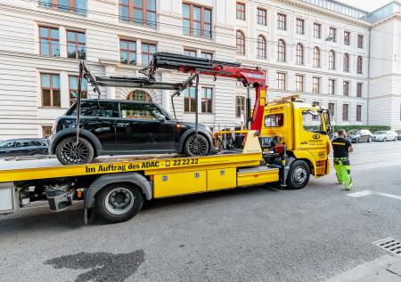 В ФРГ у россиян отбирают машины, на Украине – квартиры. Разве это законно?