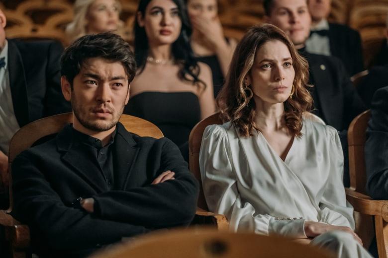 Кадр из сериала «Престиж». Актеры Аскар Ильясов, Юлия Снигирь