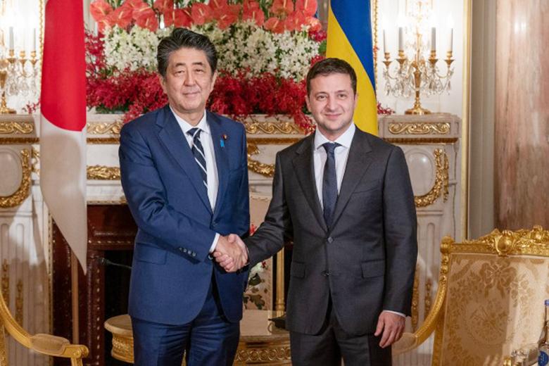 Синдзо Абэ и Владимир Зеленский