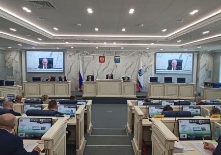 Депутаты в Ленобласти едва не остались без зарплат