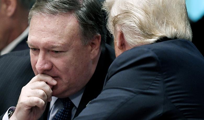 Госсекретарь США Майк Помпео и президент США Дональд Трамп (слева направо)