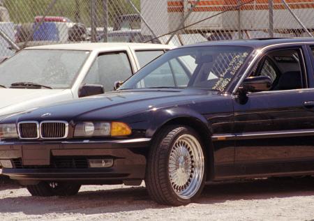 С молотка уйдёт BMW, в котором погиб Тупак