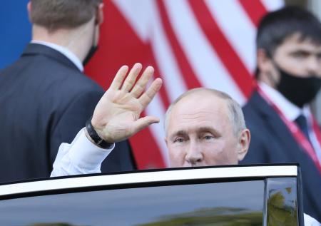 E1.ru: в Екатеринбурге запретили высаживать людей при движении машин Путина