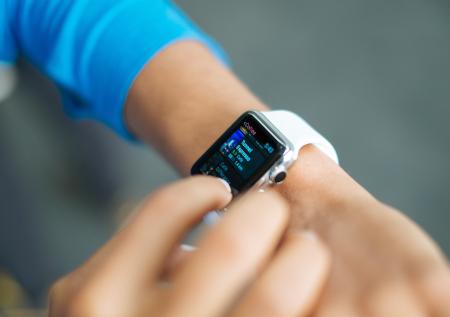 Россияне стали активно покупать умные часы Apple Watch