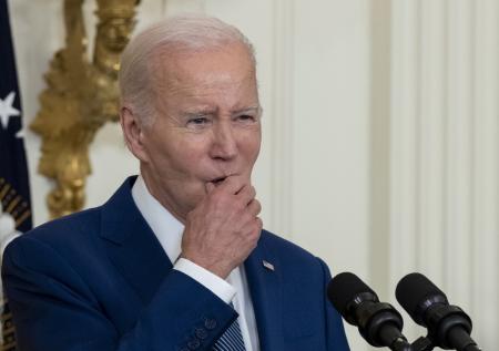 Депутат призвал скрыть работу саратовского парламента от Байдена