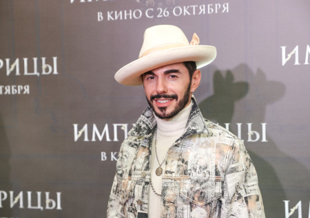 Помолвка, война за алименты, потеря популярности: как живет Тимур Родригез